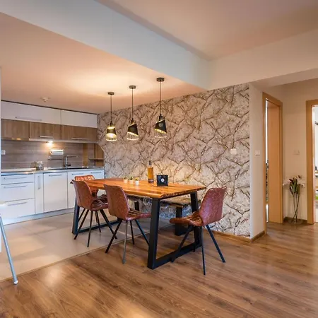 Apartmanica 606 شقة